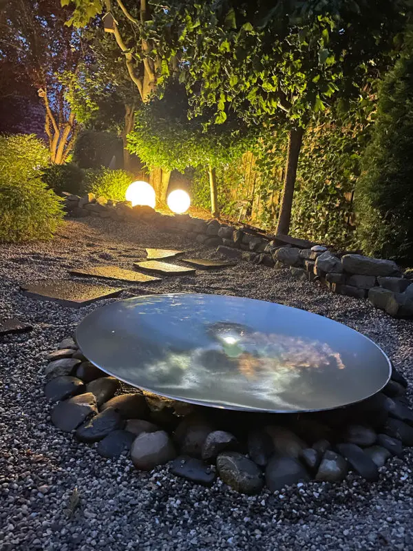 Edelstahl-Wasserschale für den Garten als Gartenbrunnen