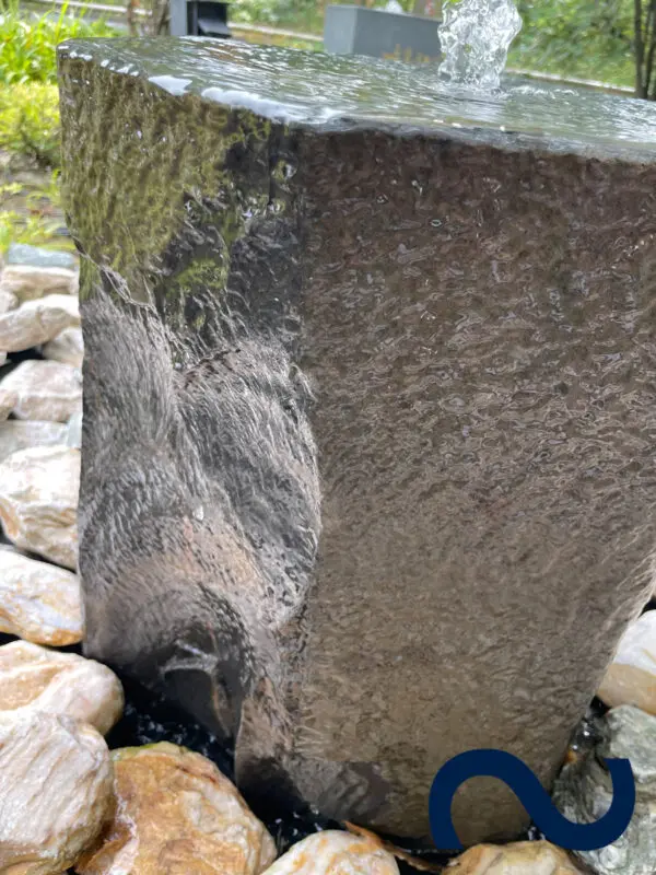 Gartenbrunnen, Steinbrunnen, Natursteinbrunnen, Wasserspiel, Springbrunnen