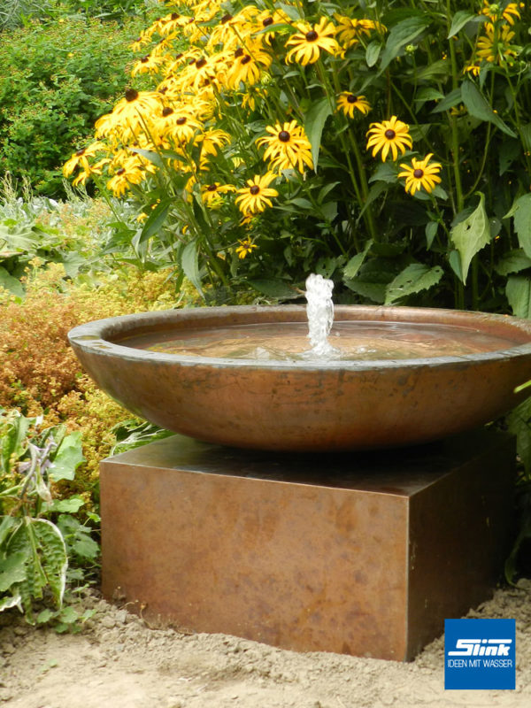 Kupfer-Wasserschale, Zen-Brunnen, japanischer Garten mit Wasserspiel, edler Springbrunnen mit Fontäne in Schale