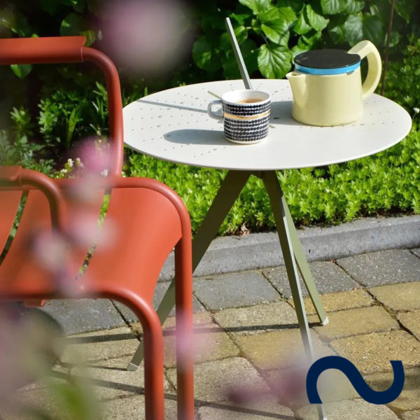 Beistelltisch, Gartentisch, Sonnenuhr, modern, Design, Coffeetable, Designtisch, Outdorr-Tisch, grün